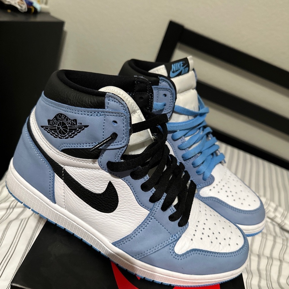 JORDAN 1 UNIVERSITY BLUES SIZE 9